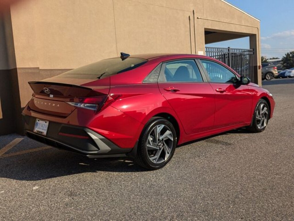 Certified 2025 Hyundai Elantra SEL Convenience Sedan