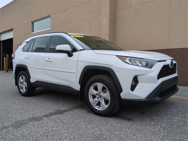 Used 2021 Toyota RAV4 XLE with VIN 2T3W1RFVXMC098441 for sale in Ocala, FL