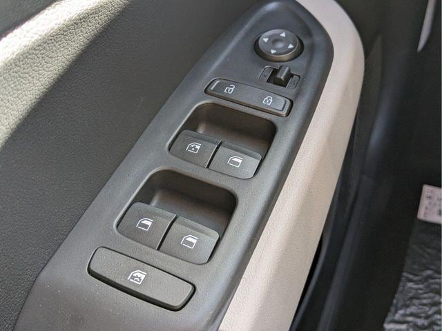 2025 Hyundai Venue SEL - Photo 26