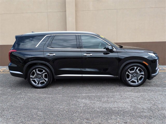 2024 Hyundai Palisade Limited photo 2
