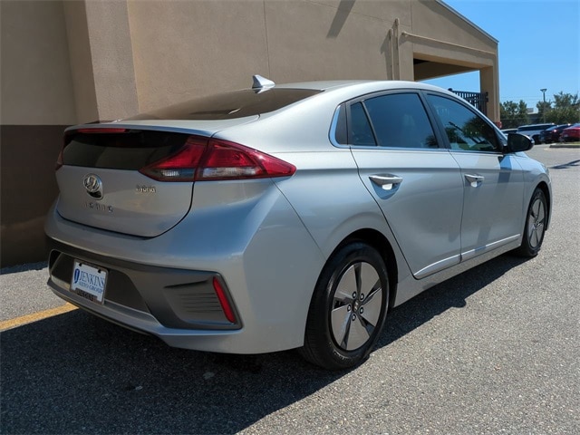2022 Hyundai Ioniq SE photo 3