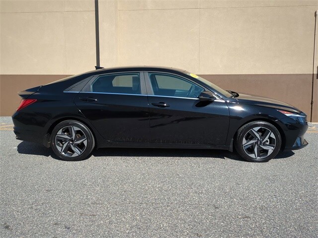 2023 Hyundai Elantra Limited photo 3