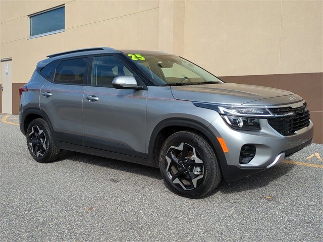 2025 Kia Seltos S photo 2