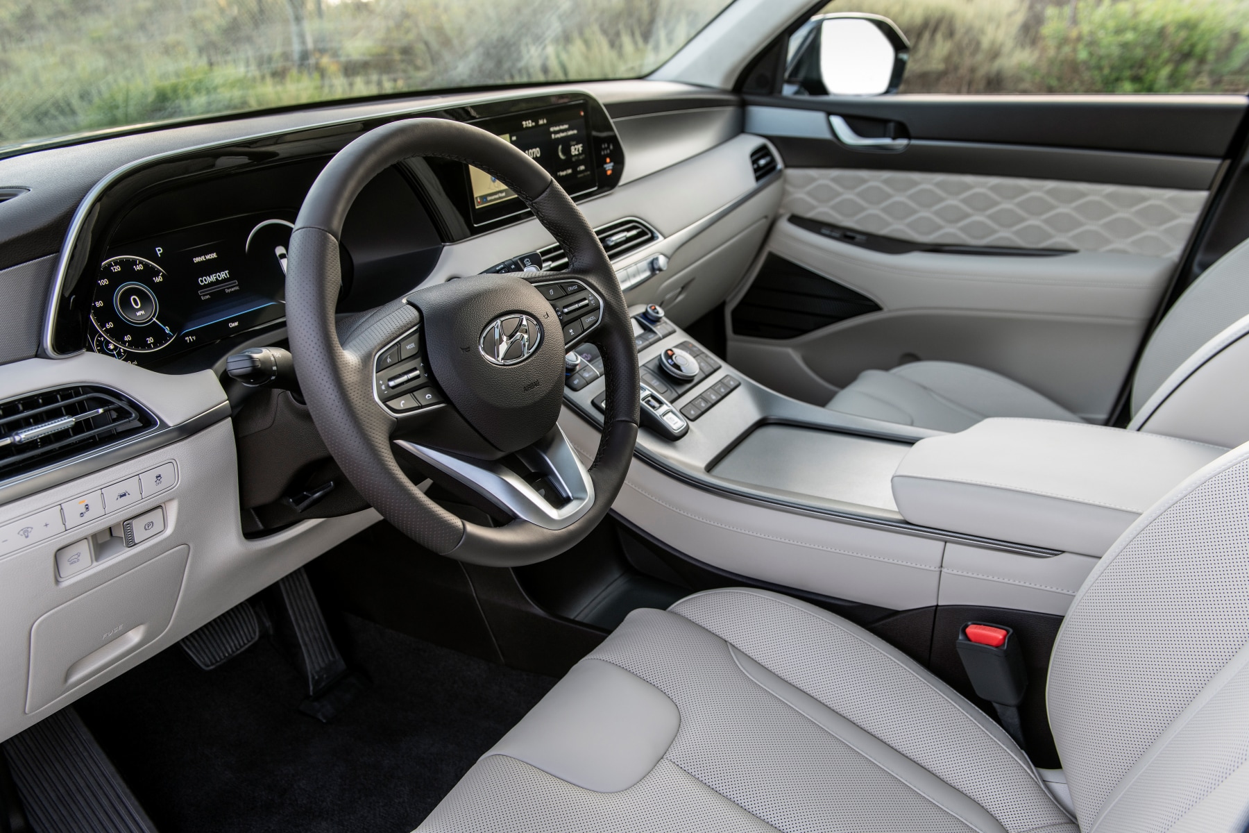 2021 Hyundai Palisade interior view of the front