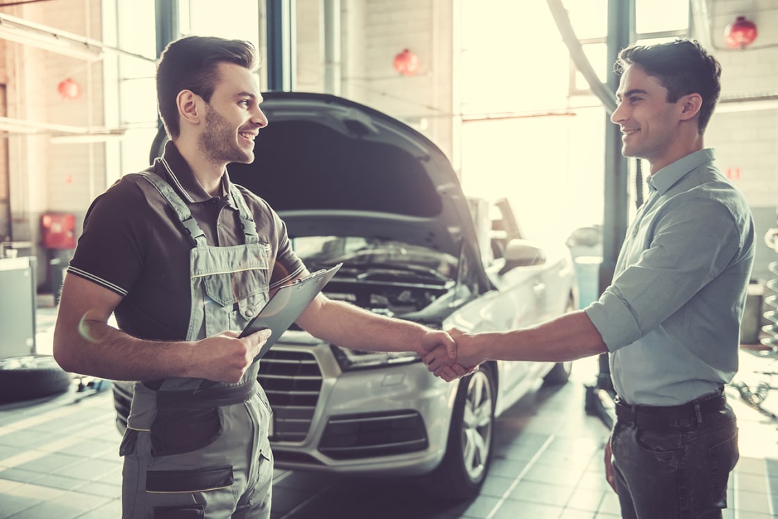customer and mechanic shake hands