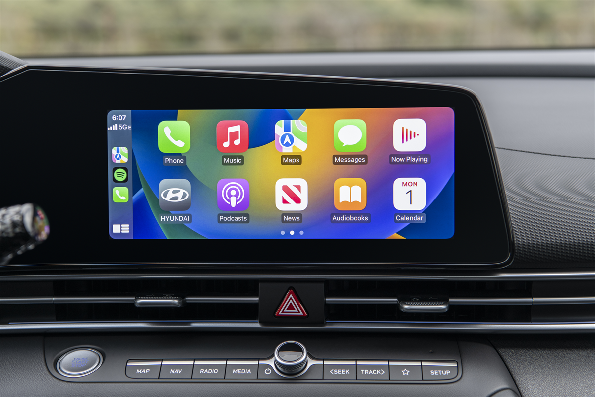 202 Hyundai Elantra interior image