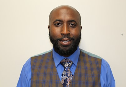 Staff member Larry Johnson from ID_4dd903e4916d
