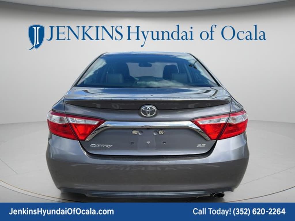 Used 2017 Toyota Camry SE Sedan