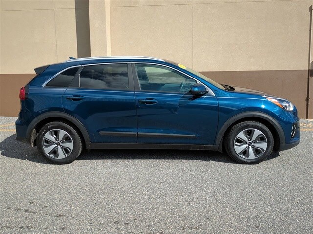 2022 Kia Niro LX photo 2