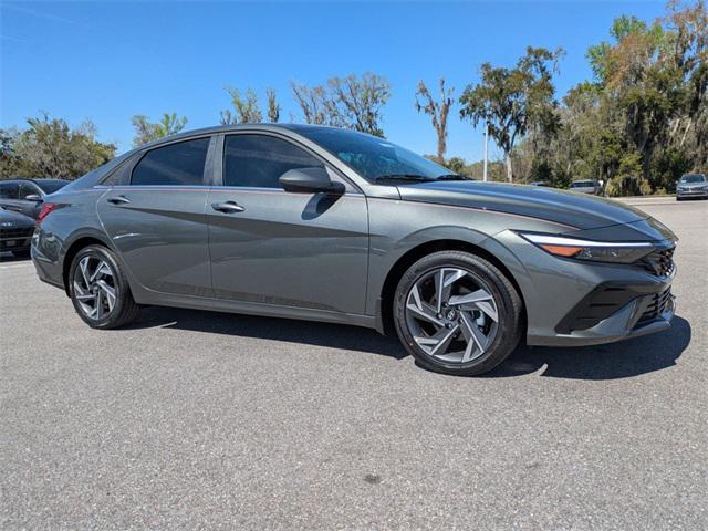 2025 Hyundai Elantra SEL Convenience photo 2