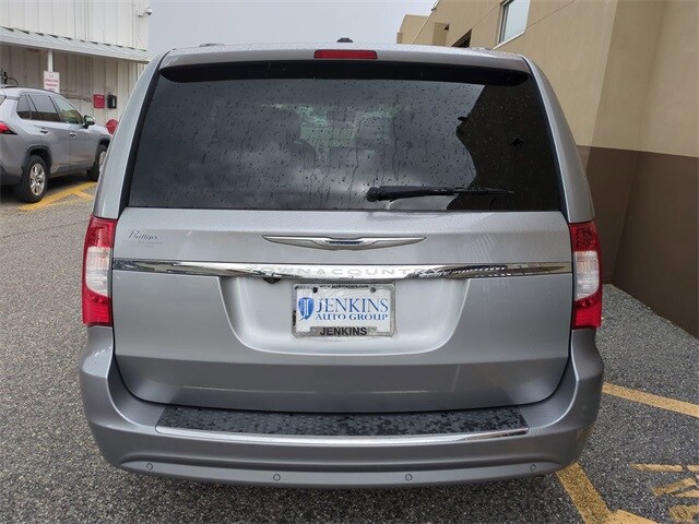 2013 Chrysler Town & Country photo 3