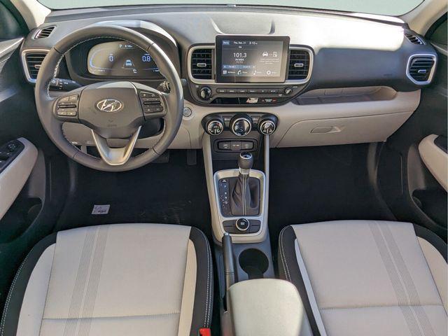 2025 Hyundai Venue SEL - Photo 11