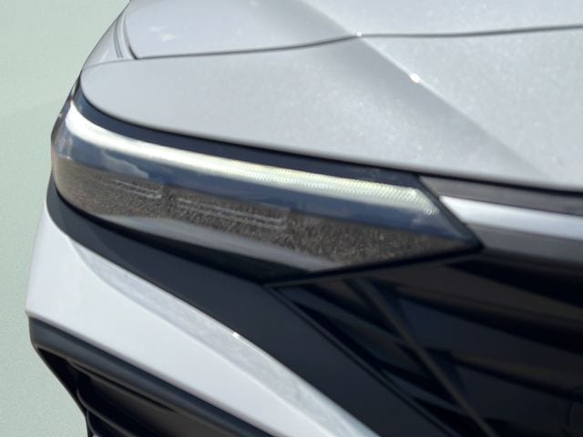 2025 Hyundai Elantra SEL - Photo 10