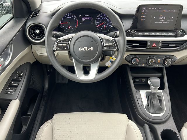 2023 Kia Forte LXS - Photo 13