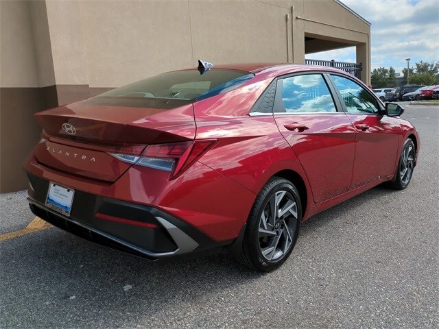 2025 Hyundai Elantra SEL Convenience photo 4