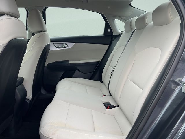 2023 Kia Forte LXS - Photo 10