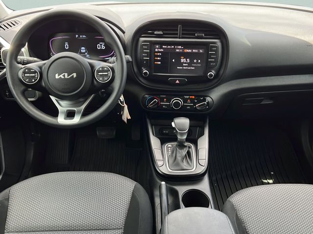 2023 Kia Soul LX - Photo 13