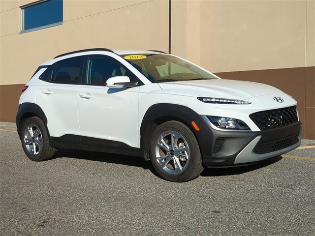 2023 Hyundai Kona SEL photo 2