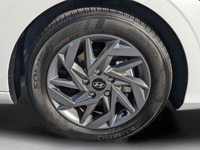 2025 Hyundai Elantra SEL - Photo 11