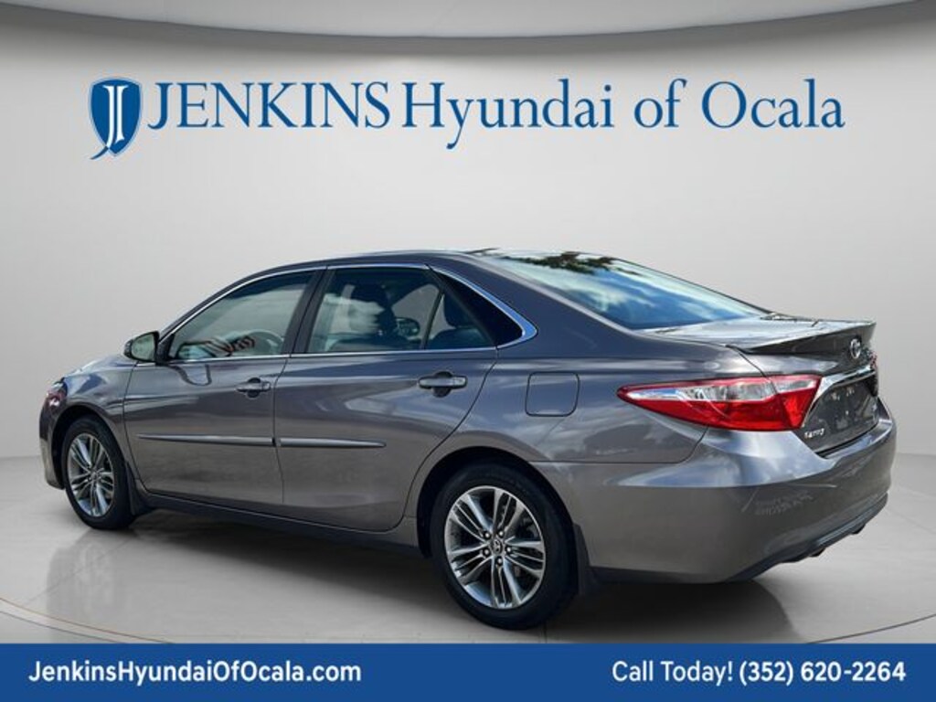 Used 2017 Toyota Camry SE Sedan