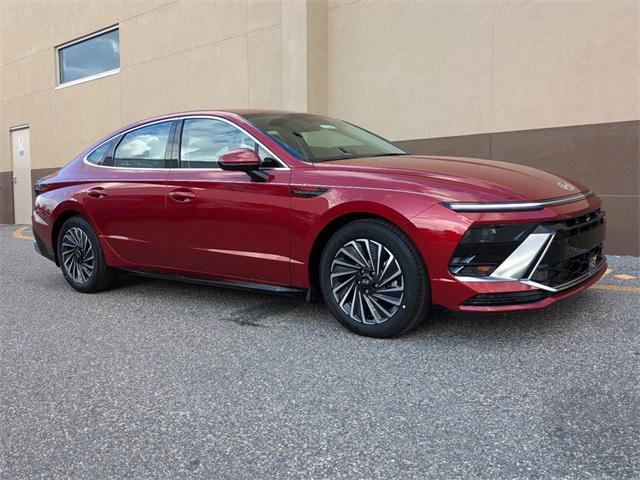 2025 Hyundai Sonata Hybrid SEL photo 2