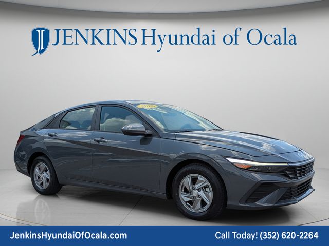 2025 Hyundai Elantra SE - Photo 1