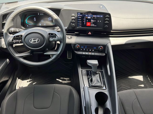 2025 Hyundai Elantra SEL - Photo 15
