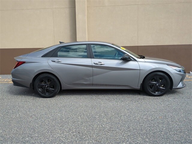2021 Hyundai Elantra SEL photo 3