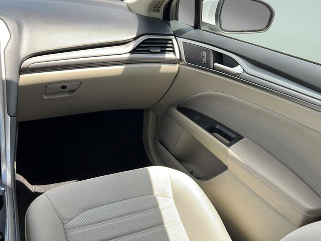 2019 Ford Fusion Hybrid SE - Photo 18