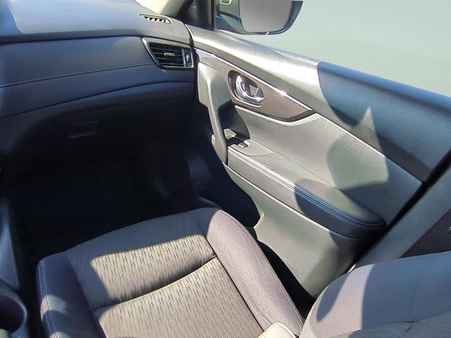 2019 Nissan Rogue SV - Photo 19