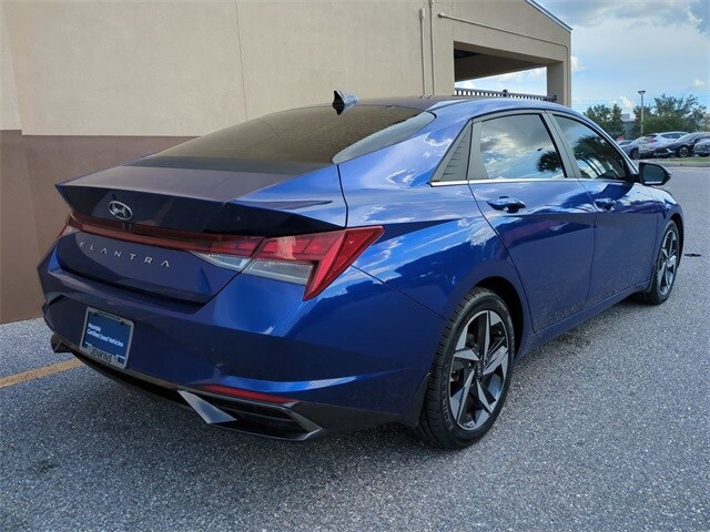 2022 Hyundai Elantra SEL photo 4