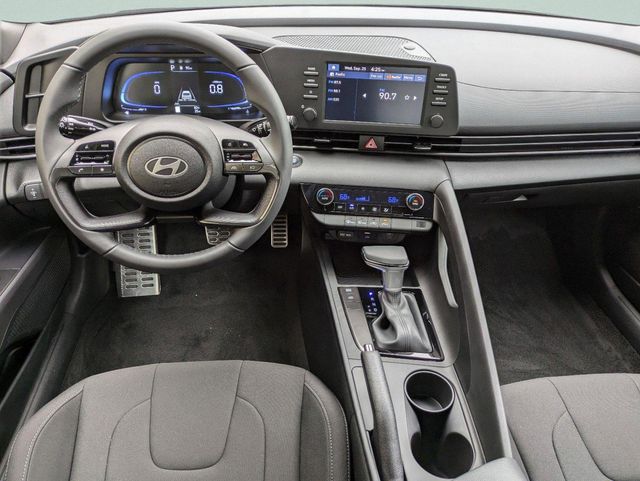 2025 Hyundai Elantra SEL - Photo 14