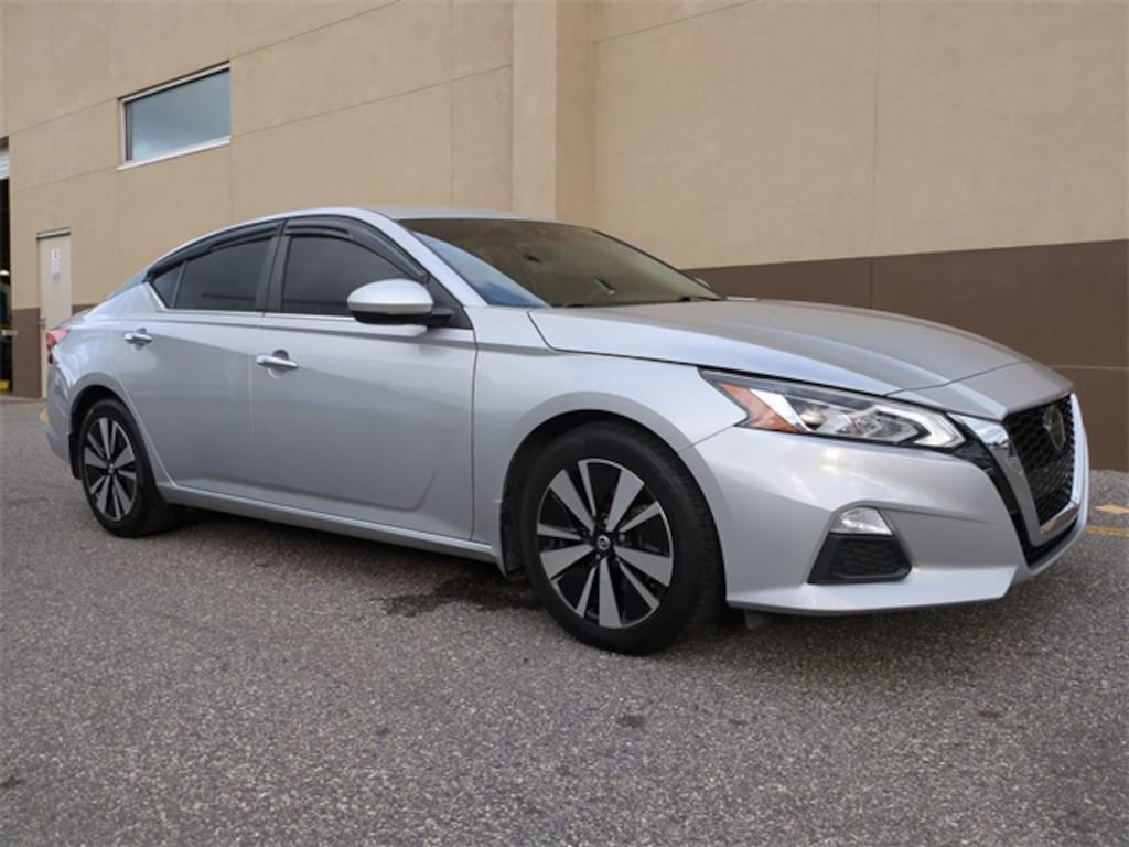 Used 2022 Nissan Altima 2.5 SV Sedan