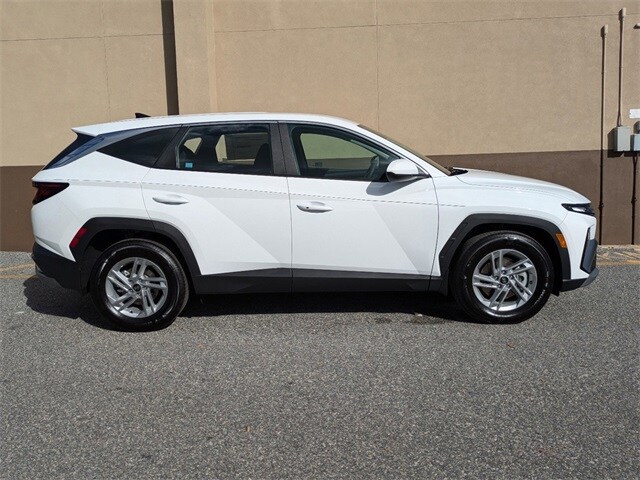 2025 Hyundai Tucson SE photo 2