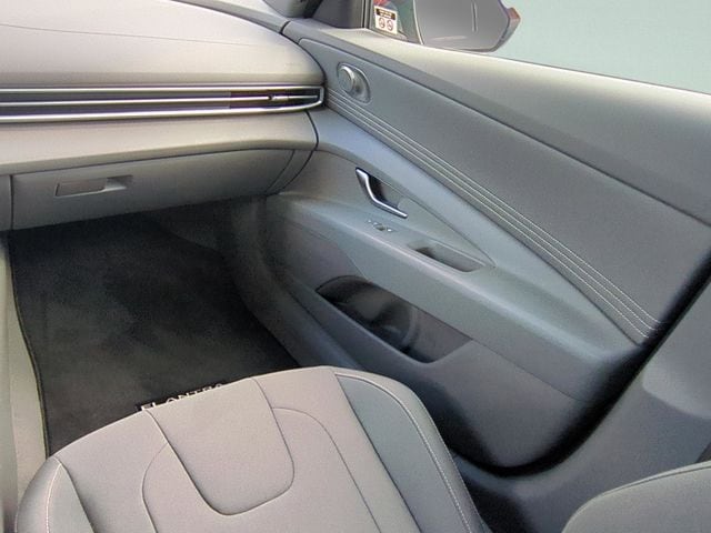 2025 Hyundai Elantra SEL - Photo 14