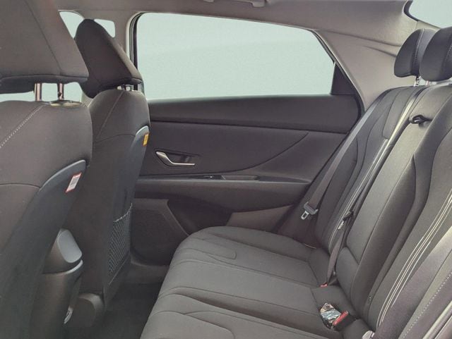 2025 Hyundai Elantra SEL - Photo 11