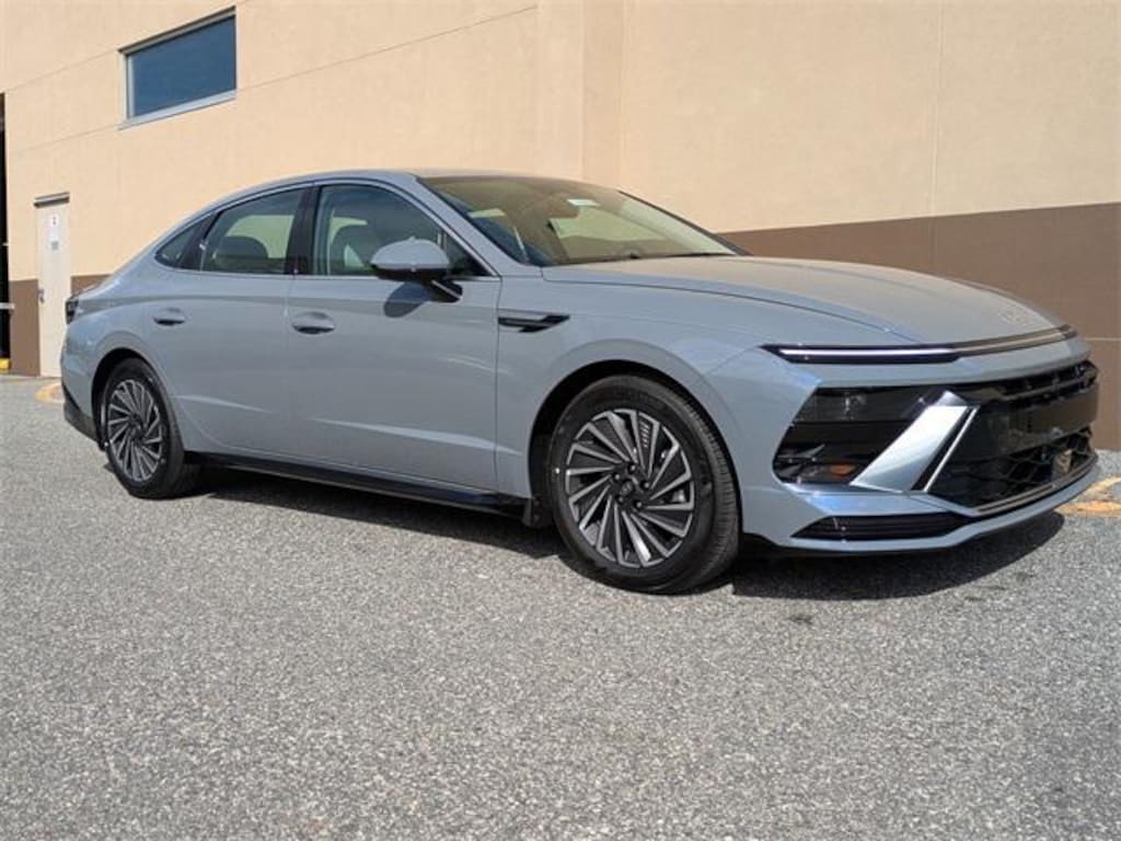 New 2025 Hyundai Sonata Hybrid SEL Sedan