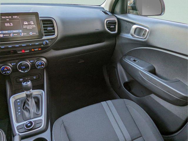 2025 Hyundai Venue SEL - Photo 19