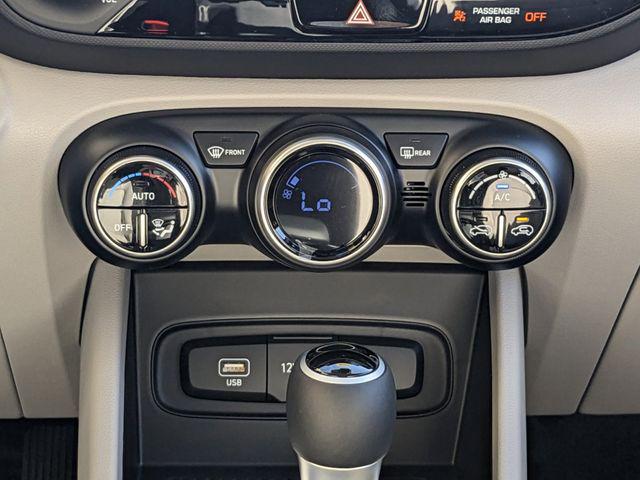 2025 Hyundai Venue SEL - Photo 18