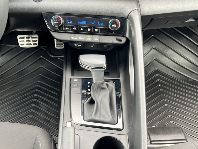 2025 Hyundai Elantra SEL - Photo 17