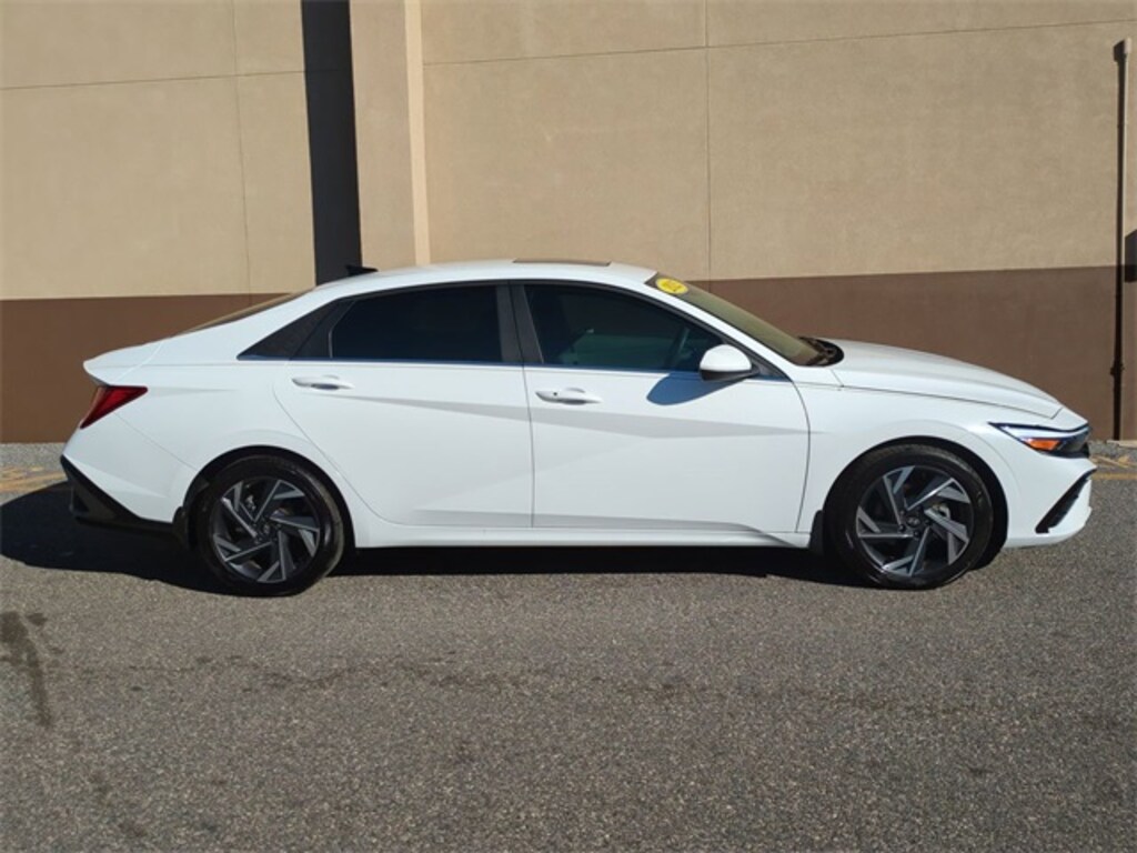 Certified 2025 Hyundai Elantra SEL Convenience Sedan