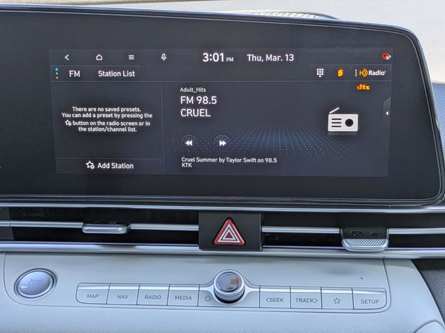 2025 Hyundai Elantra Limited - Photo 17