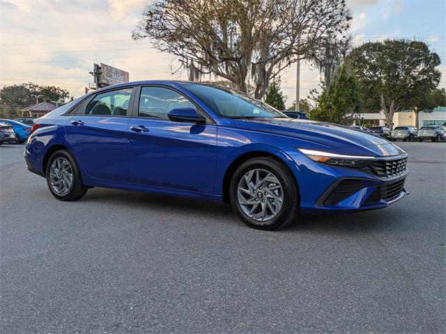 2026 Hyundai Elantra Hybrid Blue photo 2