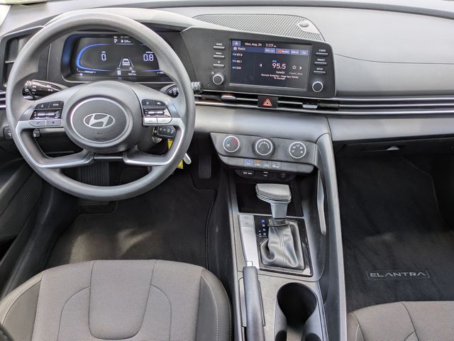 2025 Hyundai Elantra SE - Photo 11