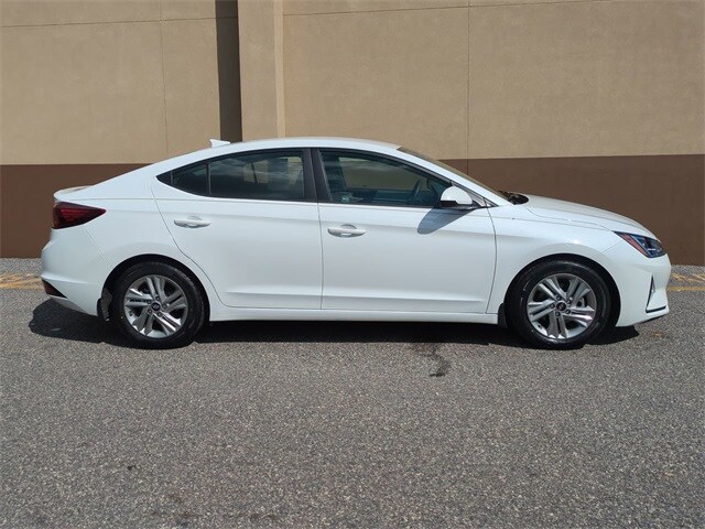 2020 Hyundai Elantra SEL photo 3