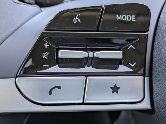 2025 Hyundai Elantra Limited - Photo 26