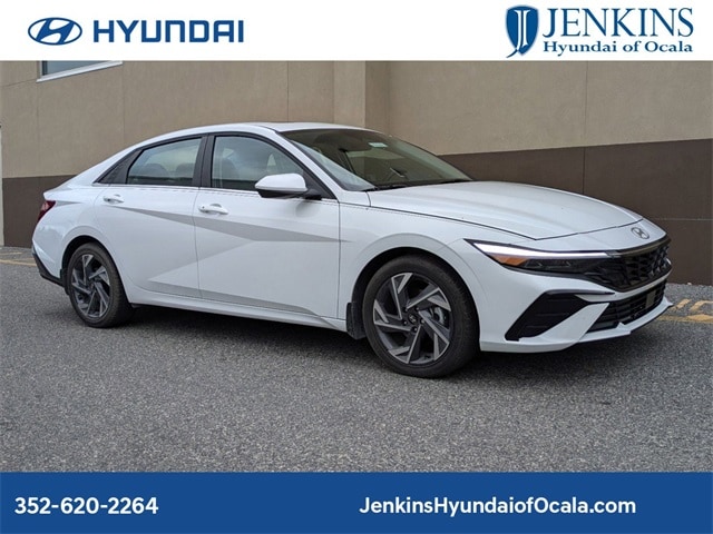 2025 Hyundai Elantra SEL's photo