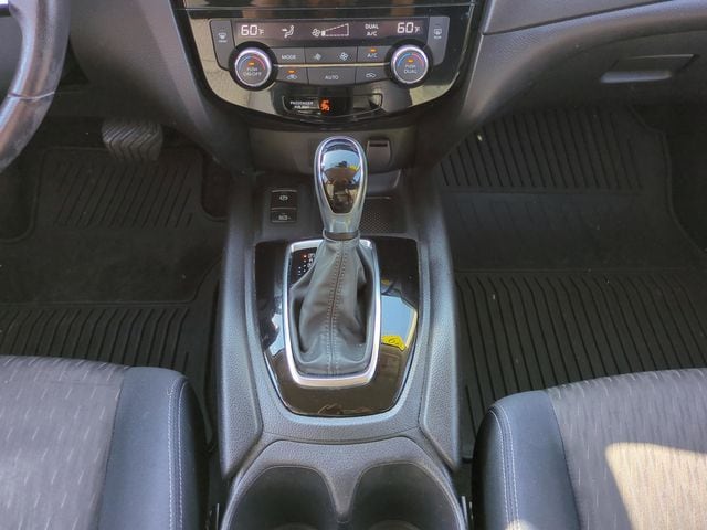 2019 Nissan Rogue SV - Photo 22