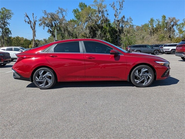 2025 Hyundai Elantra Hybrid Limited photo 2