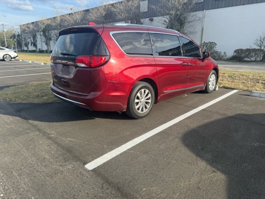 Used 2019 Chrysler Pacifica Touring L Van Passenger Van